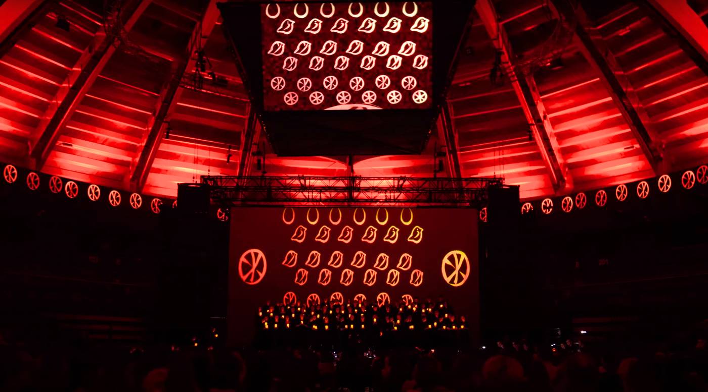 Carmina Burana con coro, orquesta y proyecciones en rojo